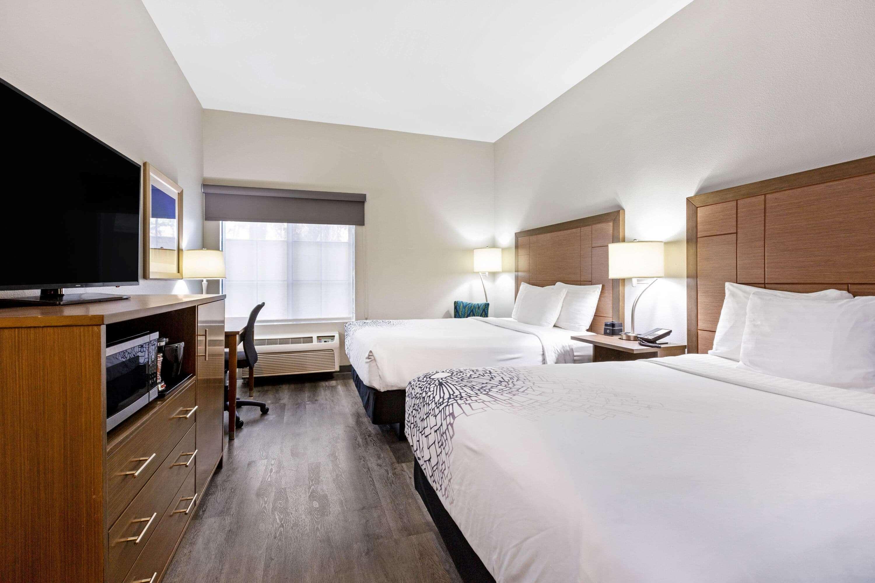 La Quinta By Wyndham Ne Long Beach/Cypress Hawaiian Gardens Exterior photo