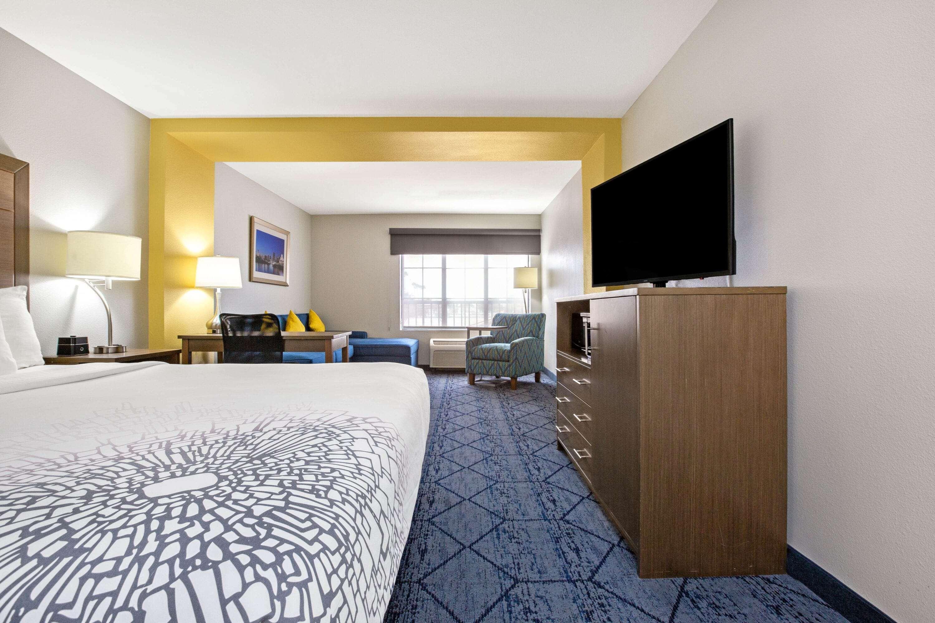 La Quinta By Wyndham Ne Long Beach/Cypress Hawaiian Gardens Exterior photo