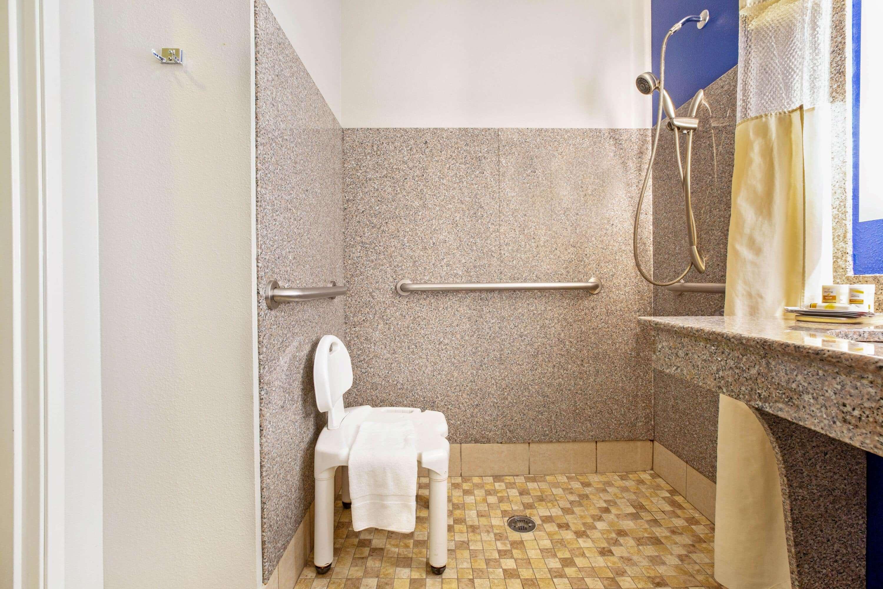 La Quinta By Wyndham Ne Long Beach/Cypress Hawaiian Gardens Exterior photo