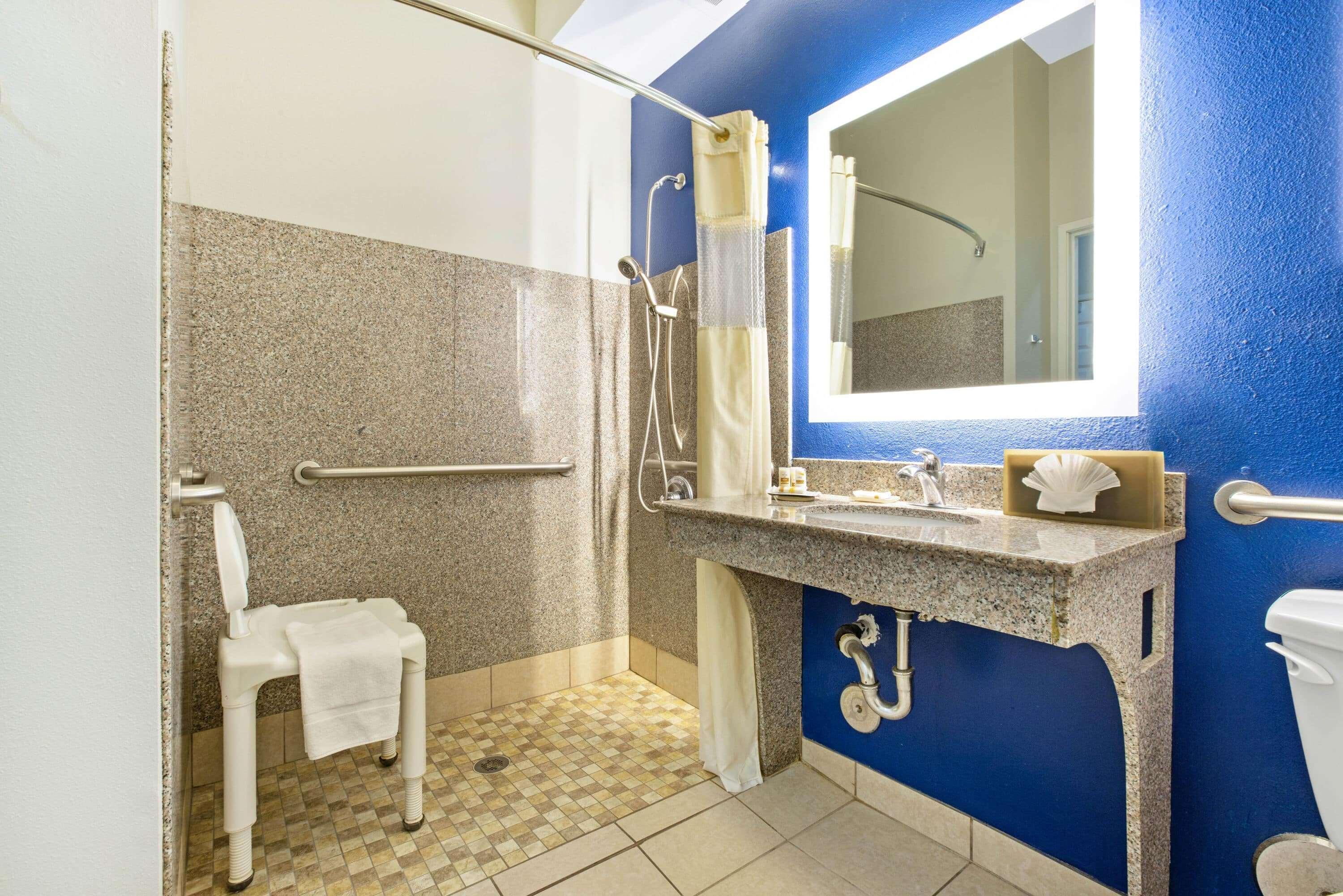 La Quinta By Wyndham Ne Long Beach/Cypress Hawaiian Gardens Exterior photo