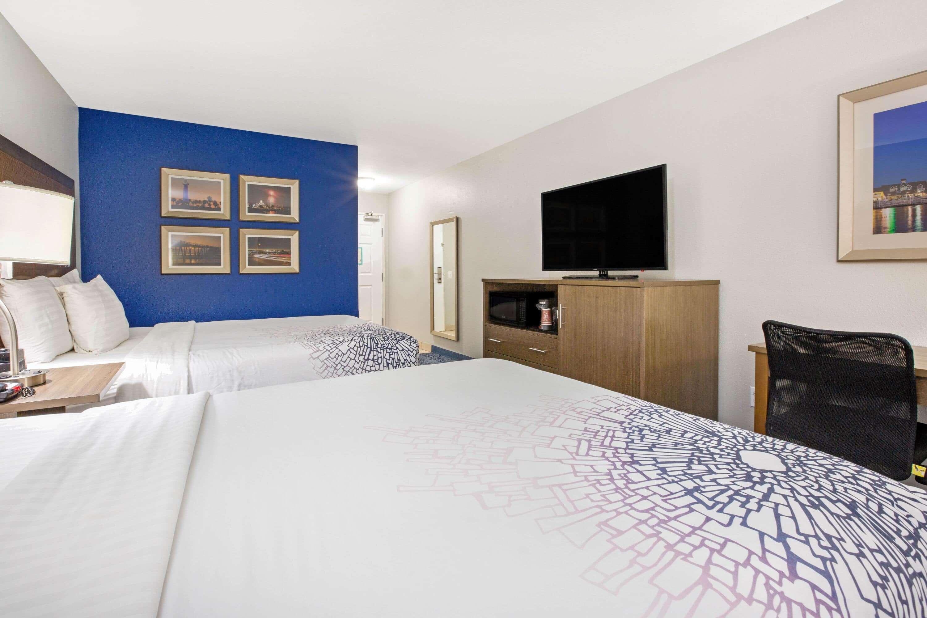 La Quinta By Wyndham Ne Long Beach/Cypress Hawaiian Gardens Exterior photo