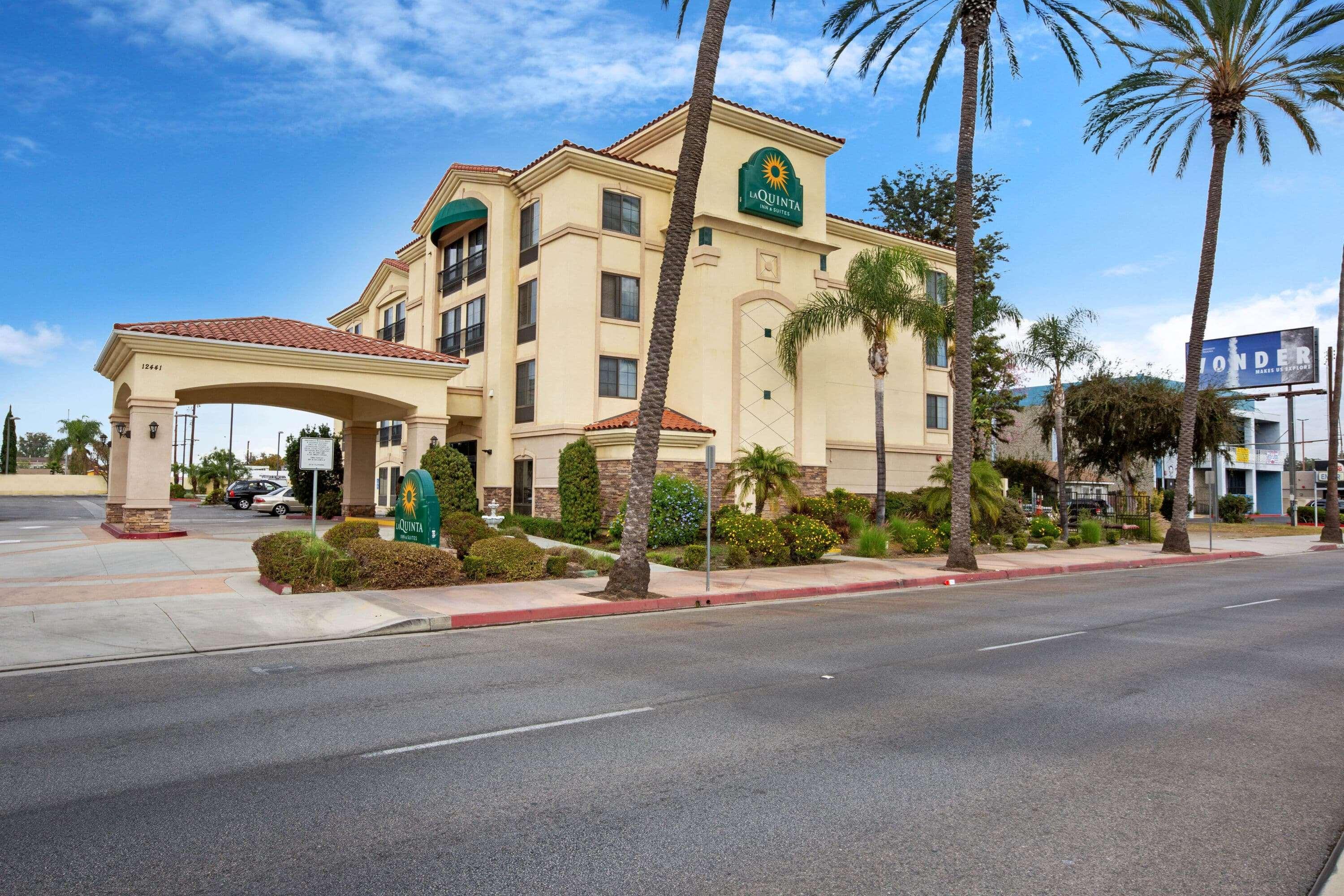 La Quinta By Wyndham Ne Long Beach/Cypress Hawaiian Gardens Exterior photo