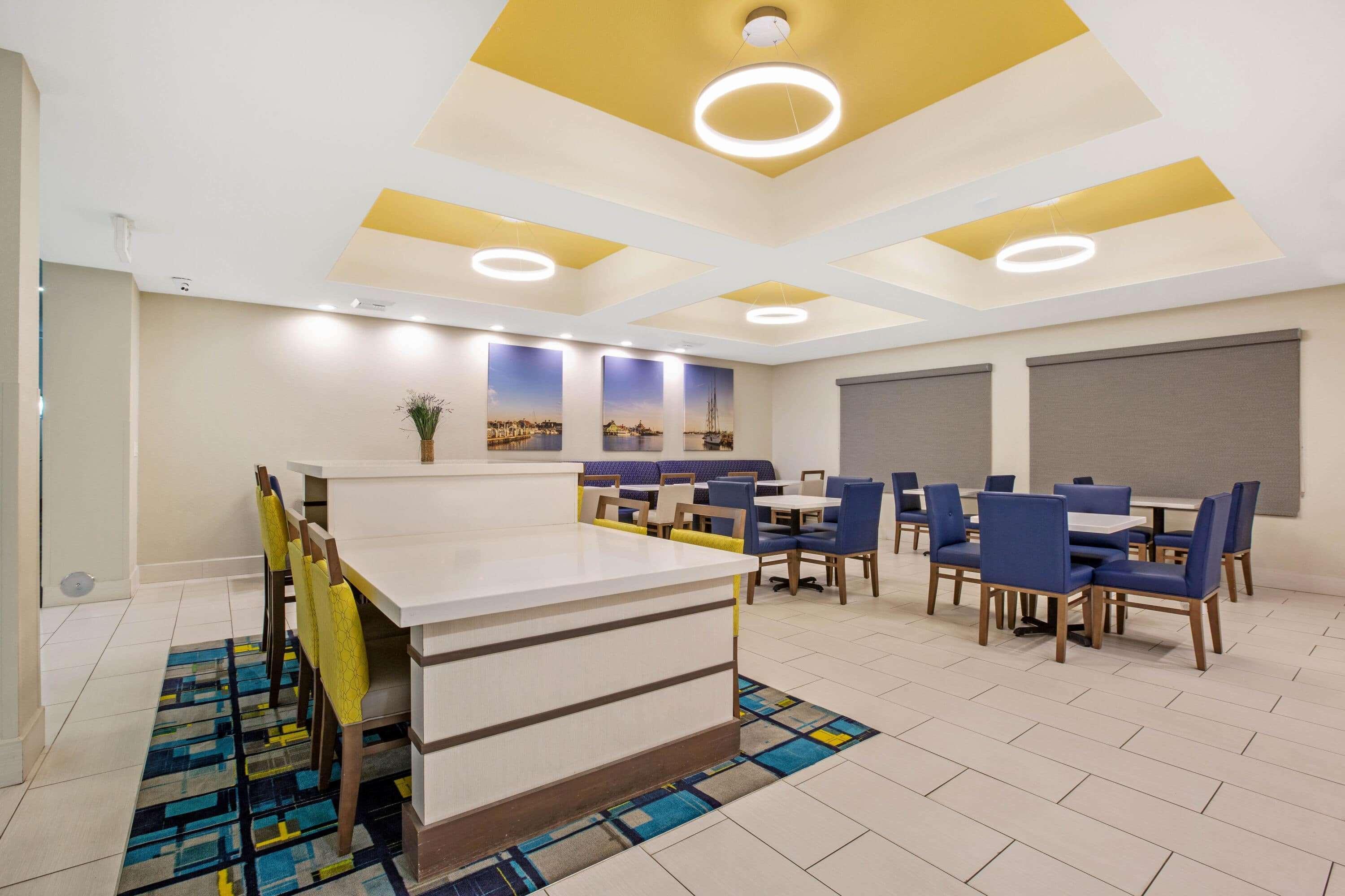 La Quinta By Wyndham Ne Long Beach/Cypress Hawaiian Gardens Exterior photo