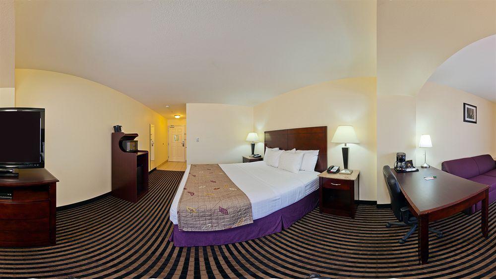 La Quinta By Wyndham Ne Long Beach/Cypress Hawaiian Gardens Exterior photo
